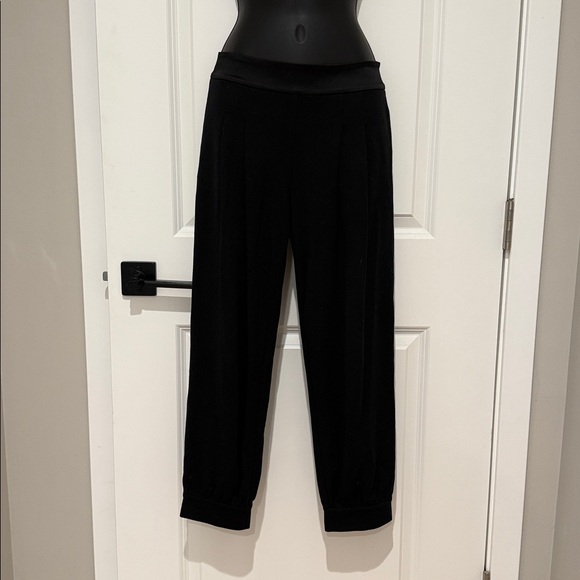 Diane von Furstenberg Pleat Front Cropped Jogger Slacks - Picture 2 of 11